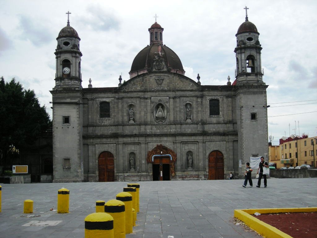 Santa Cruz y la Soledad Church & Plaza