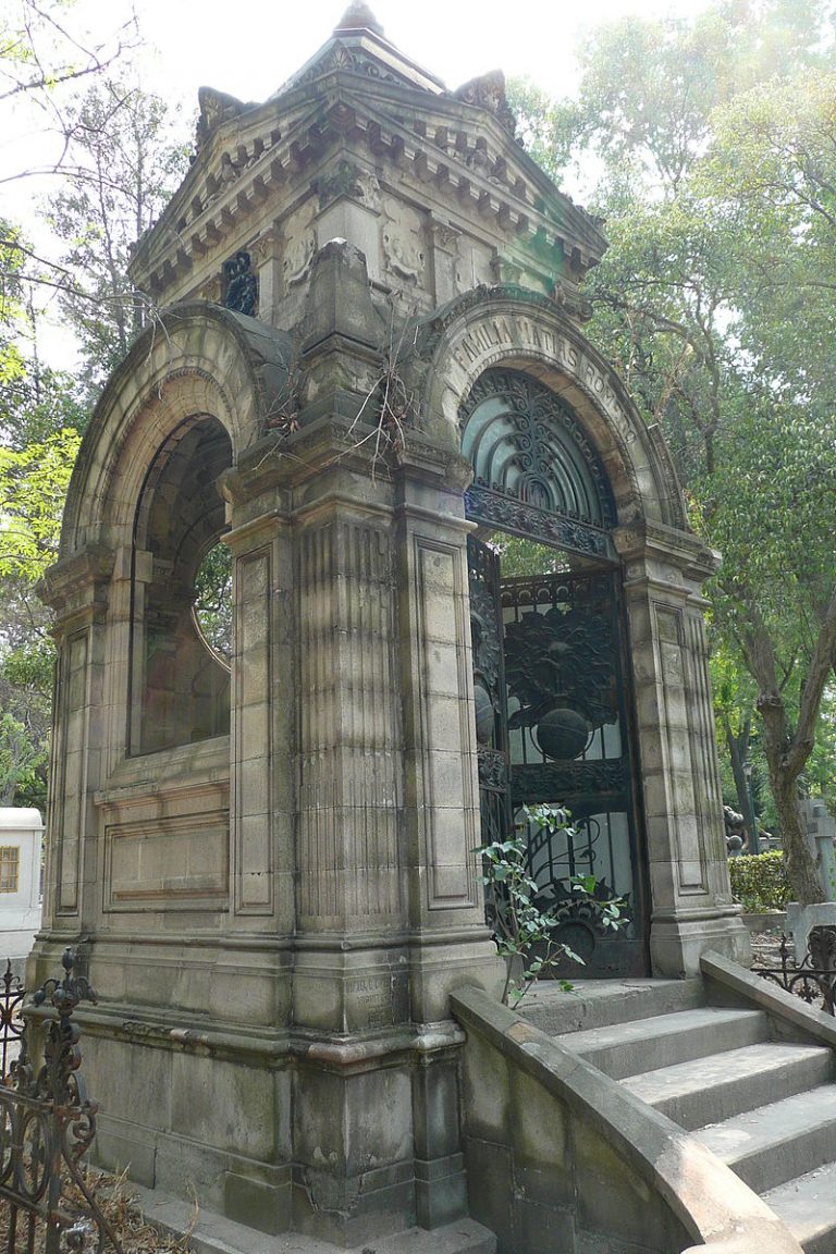 Panteón Civil de Dolores