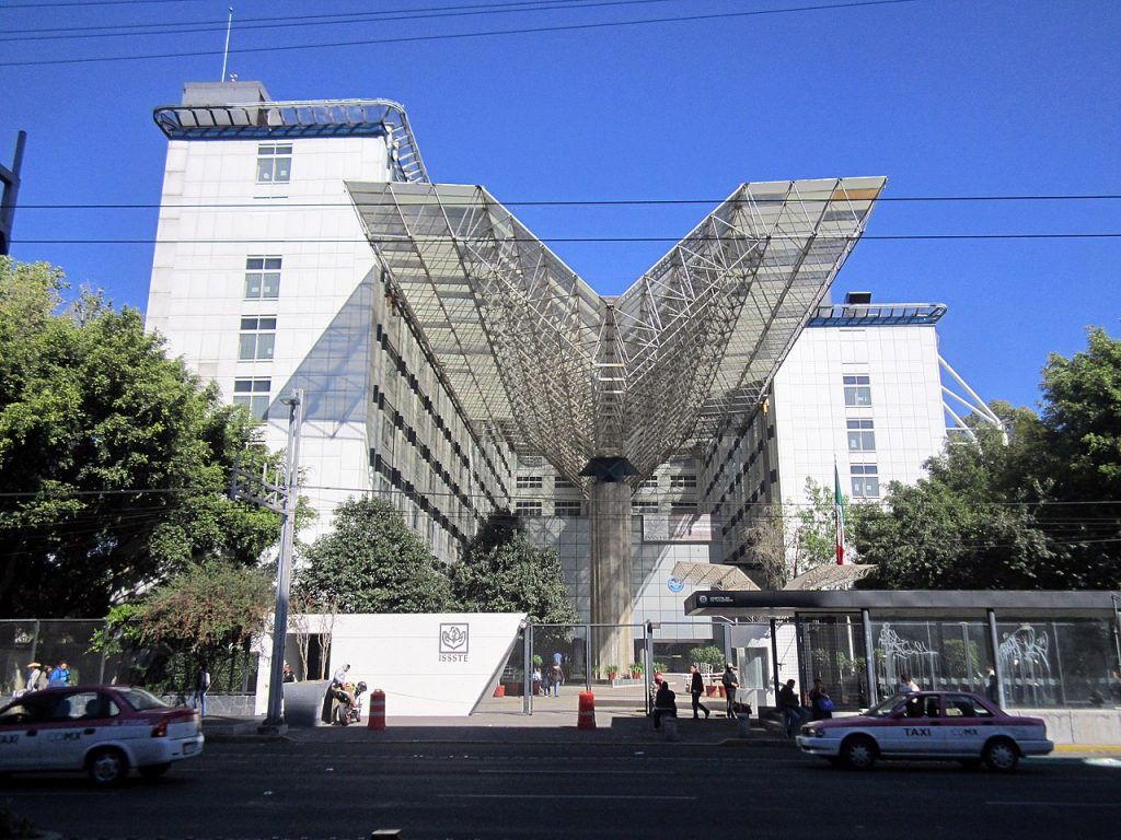 Fachada_del_Centro_Médico_Nacional_20_de_noviembre