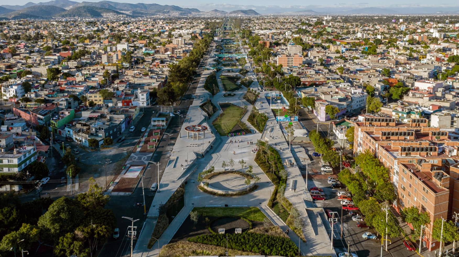 Avenida Fénix, Gran Canal Linear Park