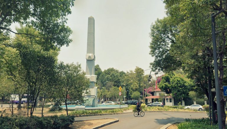 Obelisco a Simón Bolívar en Reforma